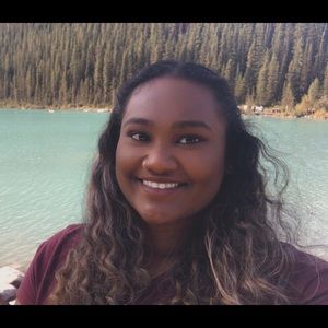 Meet your Posher, Devisha